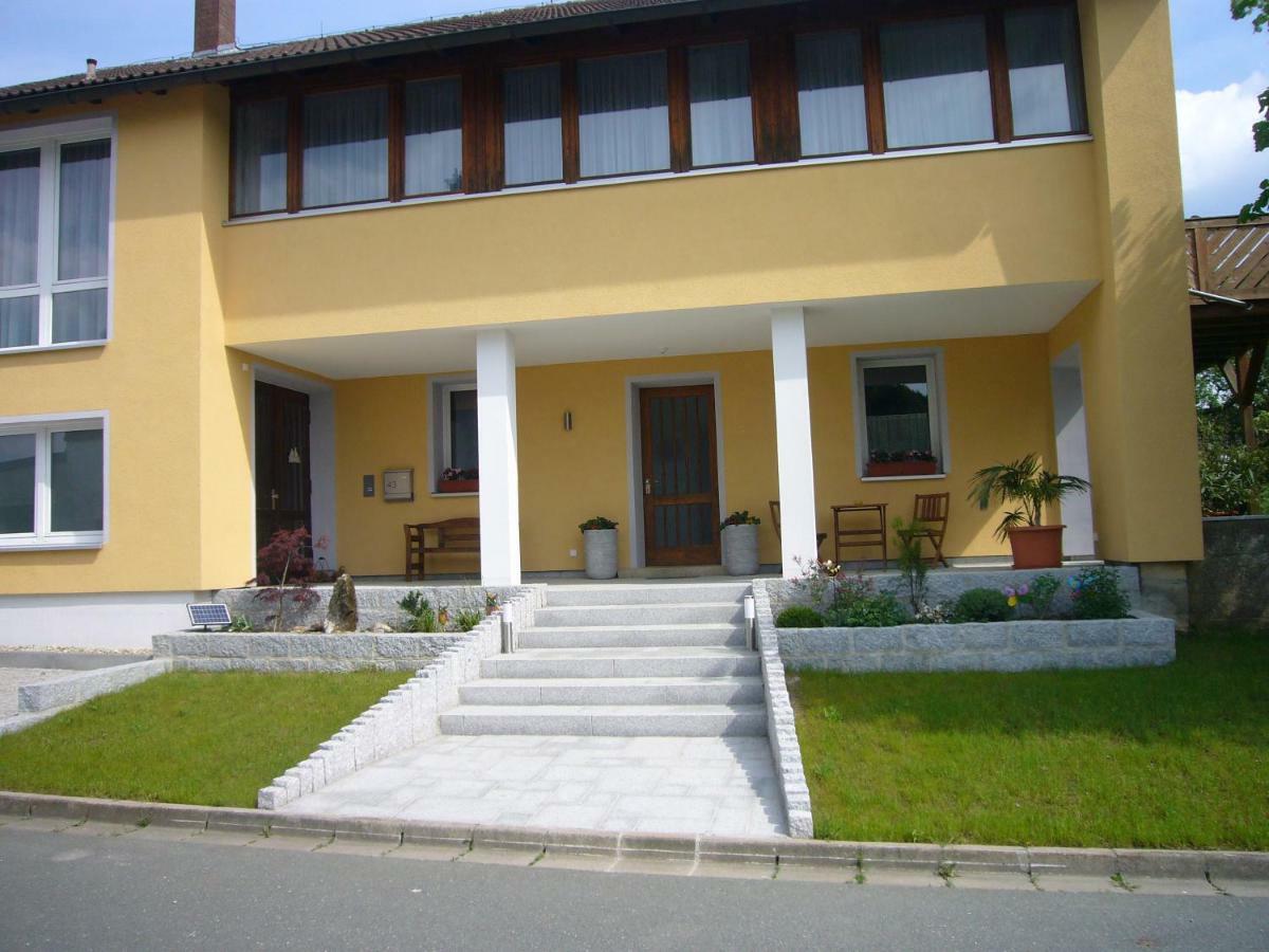 Ferienwohnung Im Alten Schulhaus - Keine Monteure Plech 외부 사진